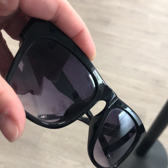 Meet your Posher, Parina - Picture 3 of 7